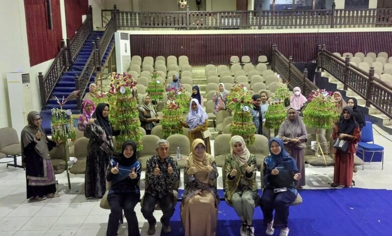 Helmawati Juarai Lomba Payung Kembang Disdikbud Kalsel 2025, Angkat Tradisi Banua