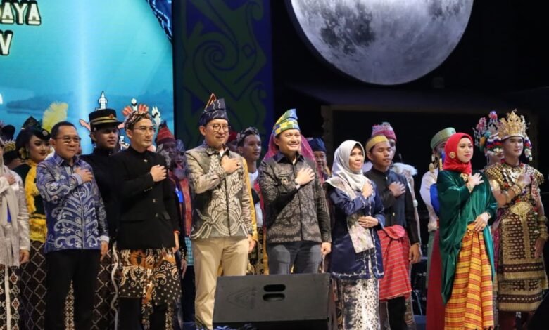 Menbud Fadli Zon Membuka Secara Resmi Temu Karya Taman Budaya se-Indonesia