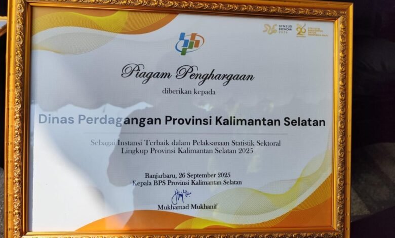 Dinas Perdagangan Kalsel Raih Penghargaan Instansi Terbaik Statistik Sektoral dari BPS