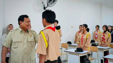 Siswa-Siswi SRMA Margaguna Haru dan Bahagia Disapa Presiden Prabowo