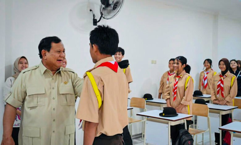 Siswa-Siswi SRMA Margaguna Haru dan Bahagia Disapa Presiden Prabowo