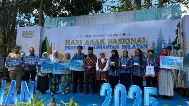 Tingkatkan AKI, Dislautkan Kalsel Safari Gemarikan dengan Bagikan 200 Paket Makanan Olahan Ikan di Peringatan HAN 2025