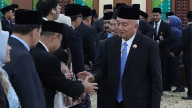 Lantik 11 Pejabat Baru, Gubernur H. Muhidin Tekankan Kinerja dan Profesionalisme