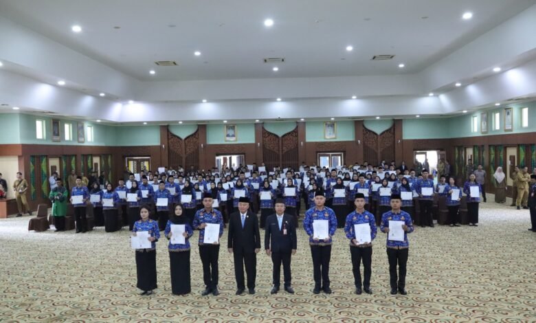 Gubernur Kalsel Lantik 164 PPPK dan Serahkan SK CPNS Lulusan IPDN