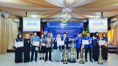 Penutupan Economic Debate Competition HMJM Day’s 2025, Pemprov Kalsel Apresiasi Mahasiswa Sebagai Agen Perubahan