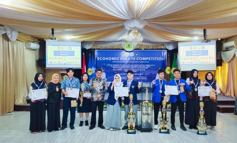 Penutupan Economic Debate Competition HMJM Day’s 2025, Pemprov Kalsel Apresiasi Mahasiswa Sebagai Agen Perubahan