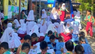 Anak-Anak SDN Pekapuran 5 Antusias Sambut Mobil Pustaka Keliling Dispersip Kalsel