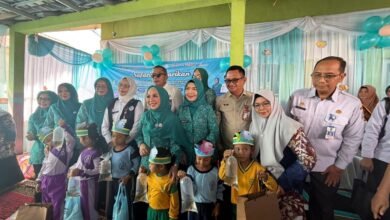 Dukung Kegiatan TP PKK Kalsel di Desa Mandiangin Barat, Dislautkan Kalsel Salurkan 150 Paket Olahan Ikan dan 100 Ikan Hias