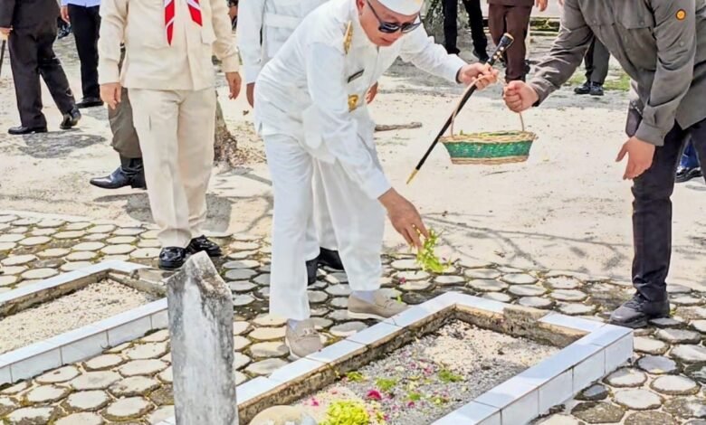 Pemprov Kalsel Peringati Hari Pahlawan, Kunjungi Taman Makan Pahlawan Bumi Kencana