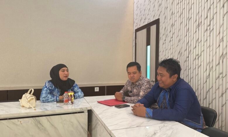 Dinas Kominfo Kalsel Monitoring Pengelolaan Media Center di Kabupaten HST