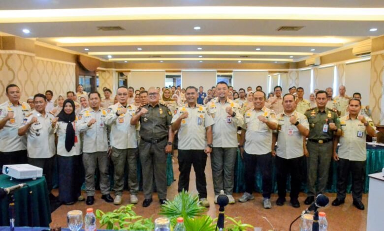 Perkuat Pondasi Tugas, Gubernur Kalsel Buka Rakor Teknis Perencanaan, Evaluasi, Pelaporan dan Pembinaan Kepegawaian Satpol PP dan Damkar se-Kalimantan Selatan Tahun 2025