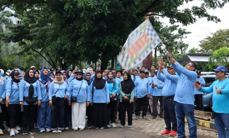 RSUD Ulin Banjarmasin Gelar Jalan Sehat Semarakkan HKN ke-61, Libatkan Ratusan Pegawai