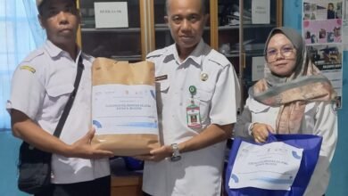 Bentuk Perhatian Gubernur Kalsel, DPPPAKB Salurkan Bantuan Korban Banjir di Desa Sungai Alat  