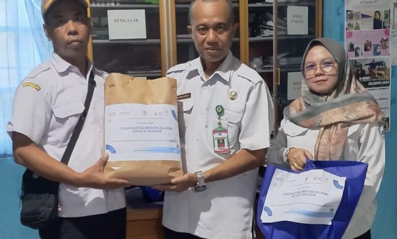 Bentuk Perhatian Gubernur Kalsel, DPPPAKB Salurkan Bantuan Korban Banjir di Desa Sungai Alat  