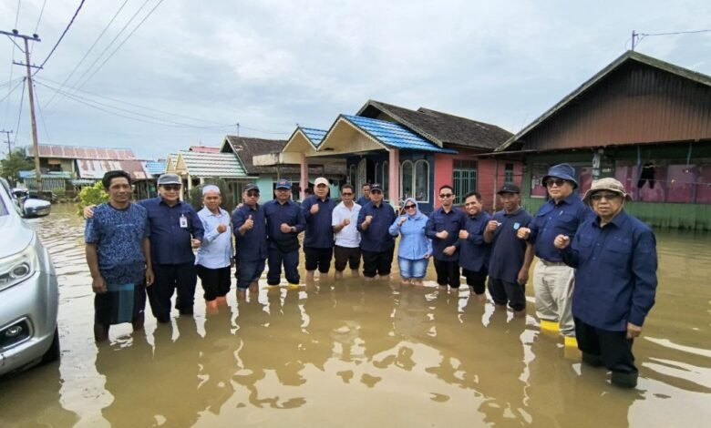 TAG Gubernur Kalsel Kunjungi Warga Terdampak Banjir di Keliling Benteng