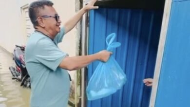 Disdag Kalsel Kembali Salurkan Bantuan Ke Warga Terdampak Banjir di Desa Mekar