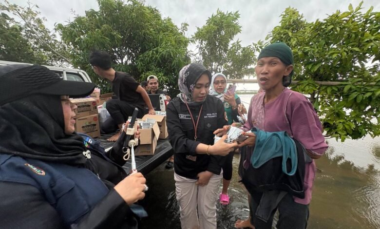 UPTD Pelayanan Krisis dan Epidemi Kesehatan Kalsel Berikan Pelayanan Kesehatan Kepada Masyarakat Terdampak Banjir di Sungai Tabuk