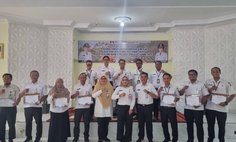 Disbunnak Kalsel Perkuat Budaya Kerja Dengan Penandatanganan Perjanjian Kinerja dan Pakta Integritas