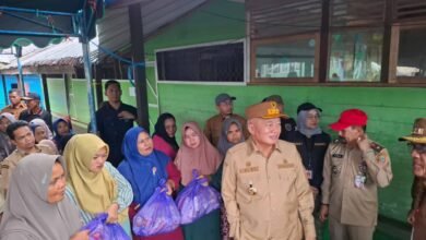 Bantu Warga Terdampak, PUPR Kalsel Salurkan Sembako Melalui Posko BPBD HSU