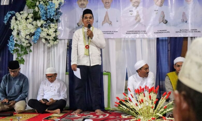 Pemprov Kalsel Pererat Silaturahmi Ramadan di Desa Handil Purai, Serahkan Bantuan Keagamaan dan Sosial