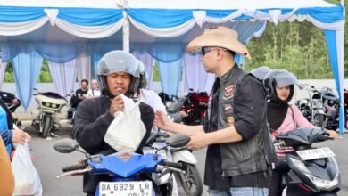 Kolaborasi HDCI dan Ditlantas Polda Kalsel, Berbagi Takjil dan Kampanye Keselamatan Berkendara