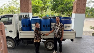 DLH Kalsel Salurkan 2.000 Ember dan Tong Sampah, Dorong Pemilahan dari Rumah Tangga