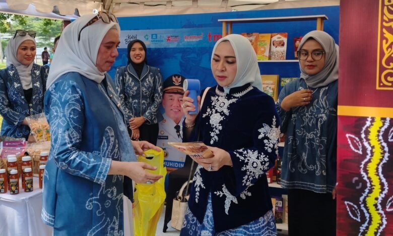 Madu Hutan dan Boneka Bekantan Jadi Primadona di Pameran TMII