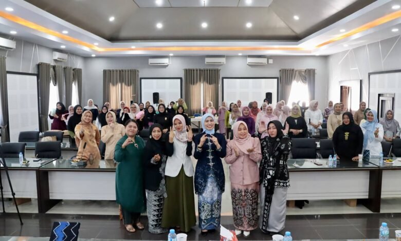 DWP PUPR Kalsel Gelar Pertemuan Rutin, Perempuan Diajak Berdaya Lewat Kerajinan Chunky Bag