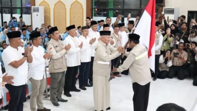 Gubernur Kalsel Lepas Kloter Pertama Jemaah Haji, Ingatkan Jaga Kesehatan di Tanah Suci