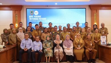 Rakor Rancangan Pergub Penyelenggaraan Posyandu Wasaka 6 SPM, Ketua TP Posyandu Provinsi Kalsel Perkuat Tata Kelola Pelayanan Dasar Berbasis Keluarga dan Masyarakat