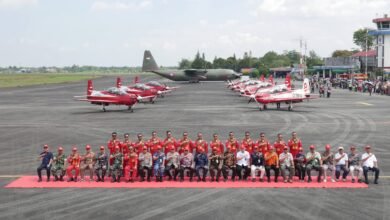 Atraksi Udara Jupiter Aerobatic Team Memukau Warga Kalsel, Gubernur Muhidin Beri Apresiasi
