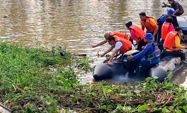 Plh Sekdaprov Kalsel Apresiasi Gerakan Asri Bersihkan Sungai di Siring Nol Kilometer Banjarmasin