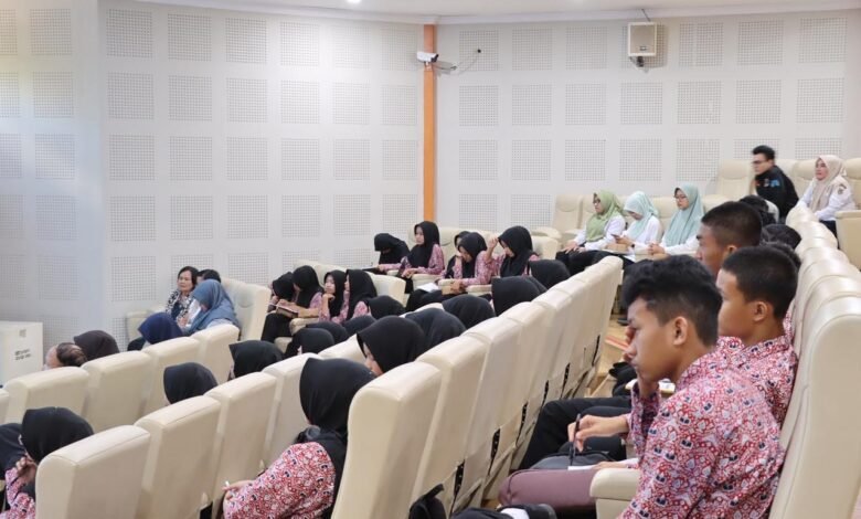 DP3AKB Kalsel dan BKOW Berikan Penyuluhan Hukum di Sekolah Rakyat Terintegrasi 9 Banjarbaru
