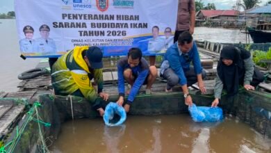 Pemprov Kalsel Serahkan Bantuan Hibah Sarana Budidaya Ikan Gabus ke Pokdakan Mandiri Bersama