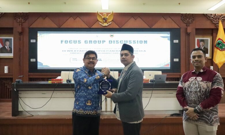 Pemprov Kalsel dan Komdigi Rumuskan Solusi Digital untuk Permasalahan Metropolitan Banjarbakula Melalui FGD Smart City