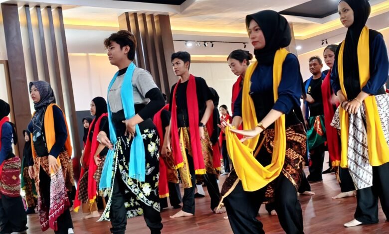 Lokakarya Tari Topeng Srikandi Jadi Upaya Taman Budaya Kalsel Revitalisasi Topeng Banjar