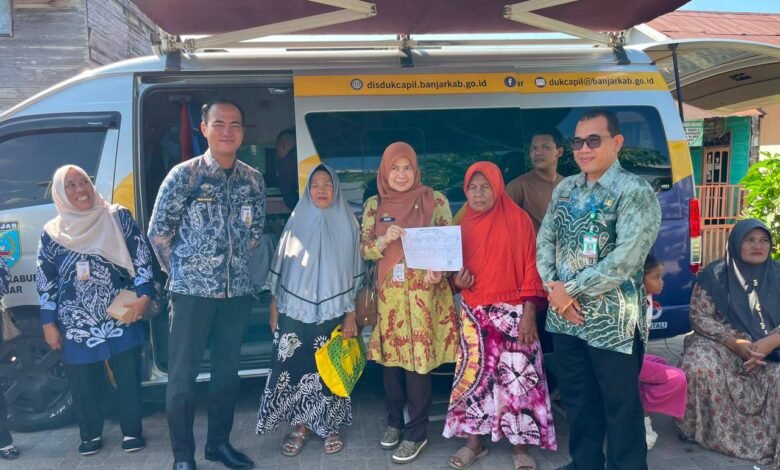 Dekatkan Pelayanan, Disdukcapil Kalsel Jemput Bola Layanan Adminduk di Sungai Lulut