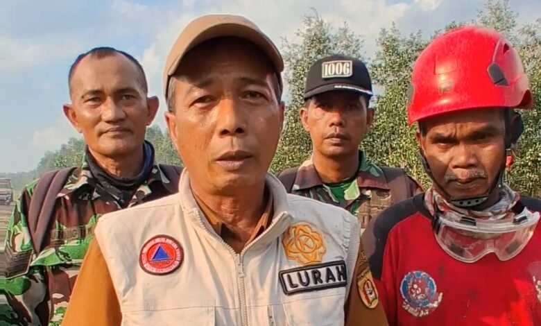 Gerak Cepat Tim Gabungan Padamkan Karhutla, Lurah Landasan Ulin Timur Imbau Warga Tingkatkan Kewaspadaan