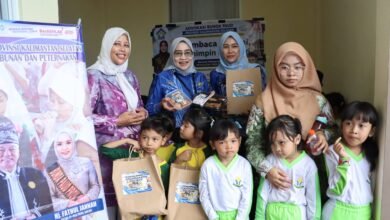Hari Anak Nasional 2026, Disbunnak Kalsel Bagikan 231 Paket Makanan Bergizi untuk Anak