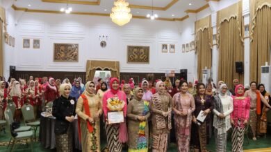 Peringati Hari Kebaya Nasional Ke-3, BKOW Kalsel dan Srikandi PP Banjarbaru Ajak Perempuan Lestarikan Budaya Sekaligus Peduli Kesehatan Mental