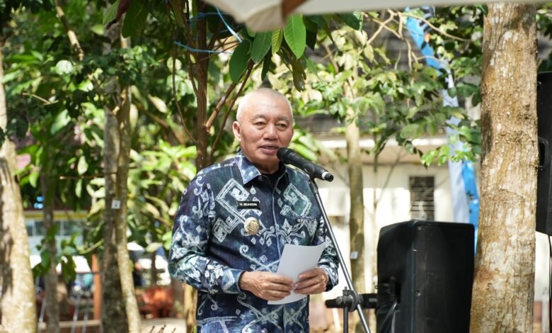 Gubernur H. Muhidin Minta Program Tukar Sampah dengan Sembako Berjalan Berkelanjutan